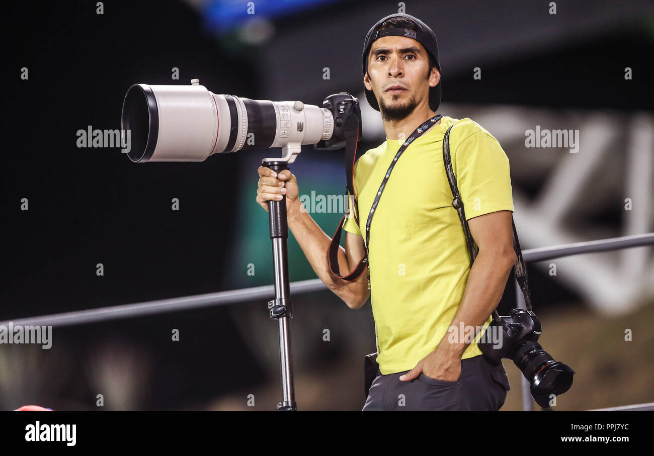 Miguel Tovar fotógrafo en Getty Images, duranti el World Baseball Classic en estadio Charros de Jalisco en Guadalajara, Jalisco, Messico. Marzo 10, 20 Foto Stock