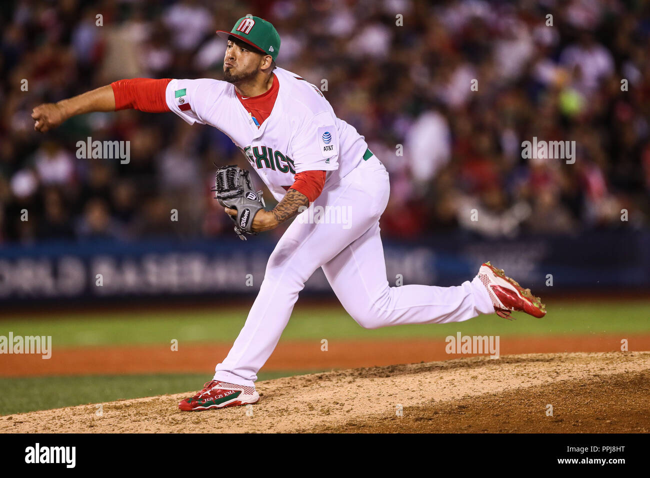 Giacobbe Sanches brocca que ser de relevo por Messico en el quinto inning, duranti el partido entre Messico vs Puerto Rico, World Baseball Classic en esta Foto Stock
