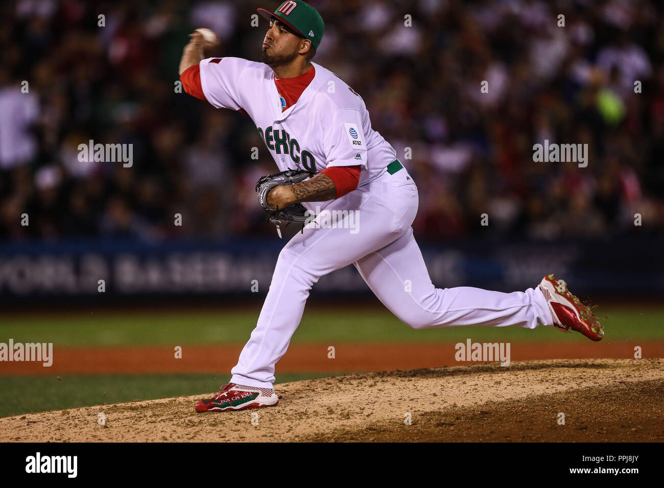 Giacobbe Sanches brocca que ser de relevo por Messico en el quinto inning, duranti el partido entre Messico vs Puerto Rico, World Baseball Classic en esta Foto Stock