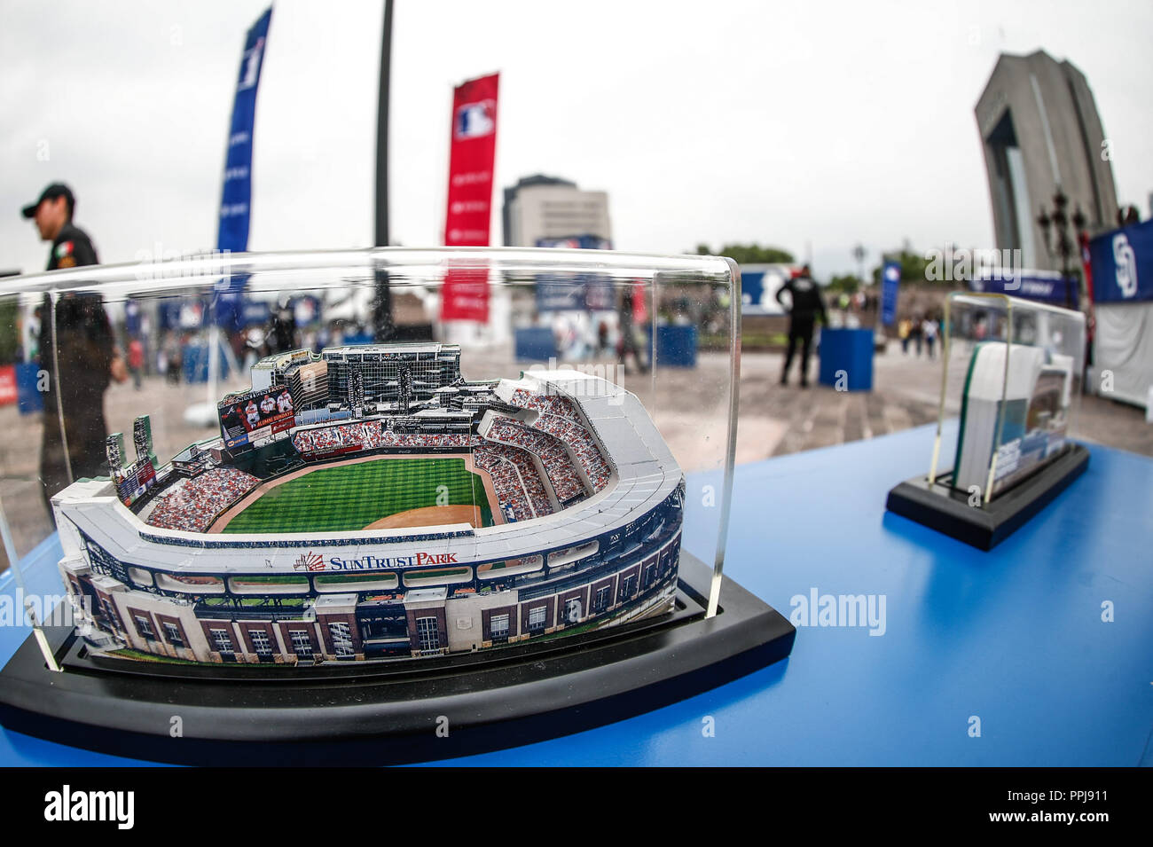 Aspetti del Fan Fest di maggiori campionati di Besbol tenuto in piazza monumentale di Monterrey Nuevo Leon, prima della serie in Messico con il fare Foto Stock