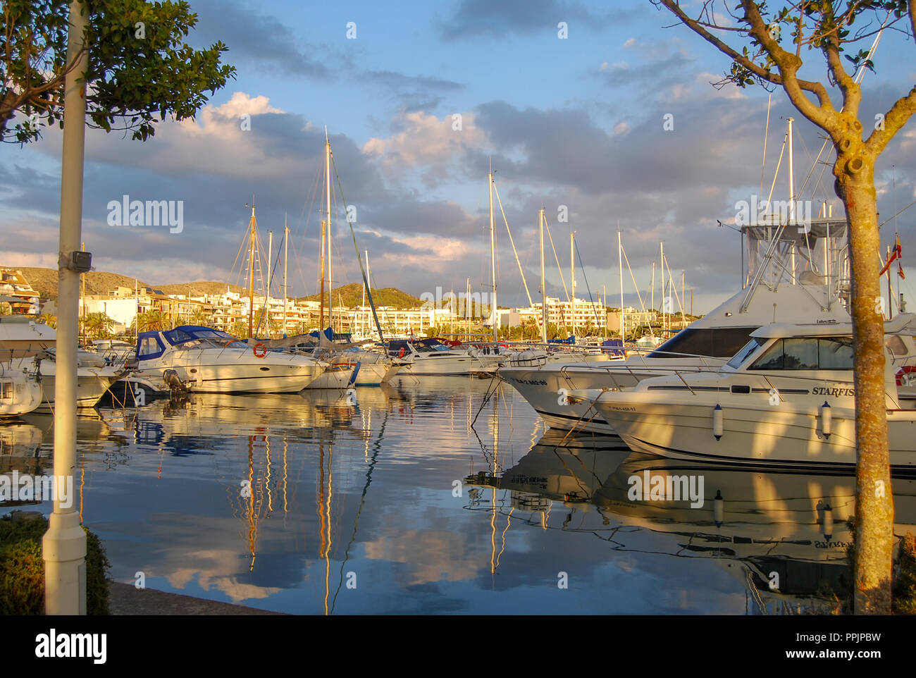 Tramonto a porta Alcudias Mallorca Foto Stock