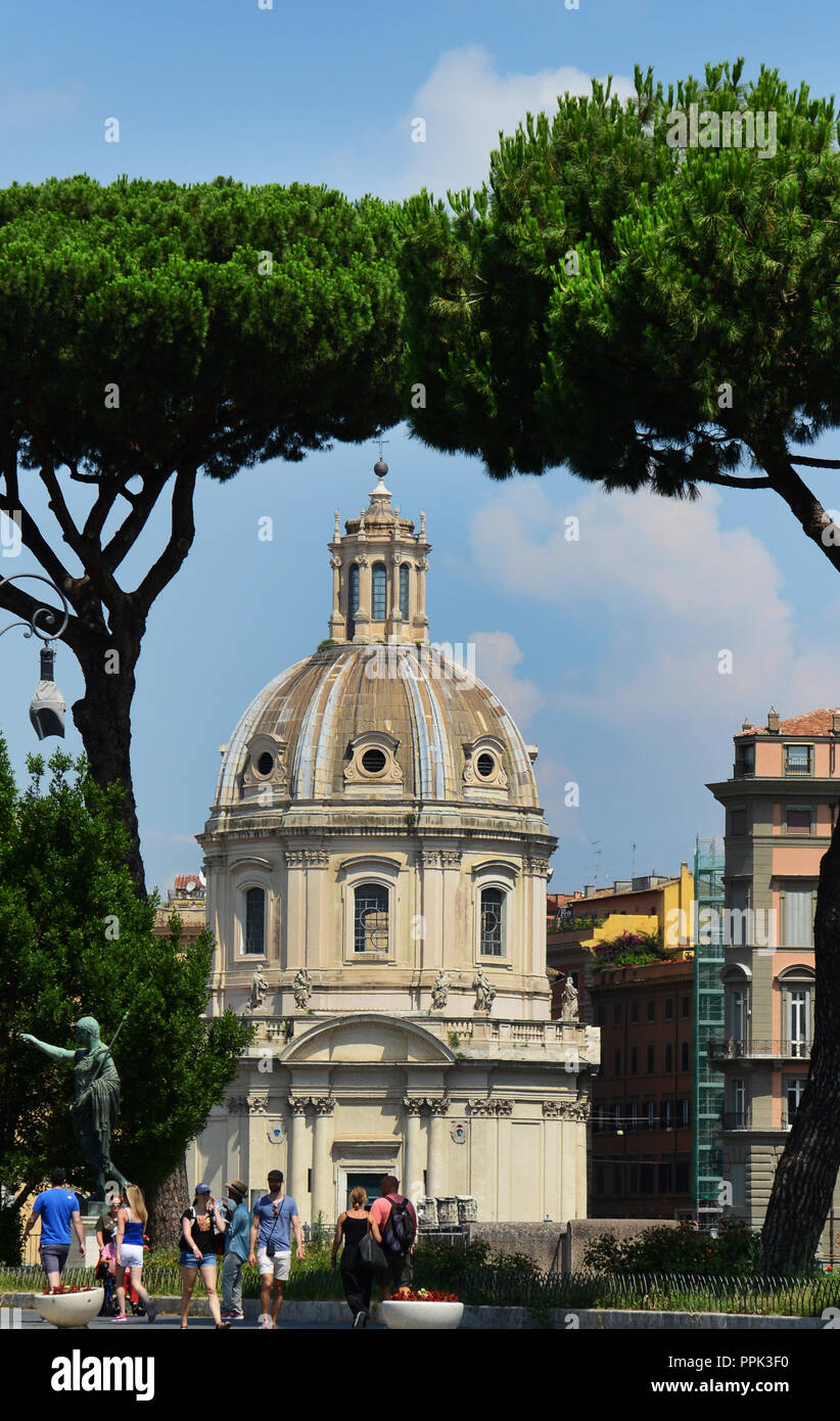 La Chiesa del Santissimo Nome di Maria al Foro Traiano a Roma. Foto Stock
