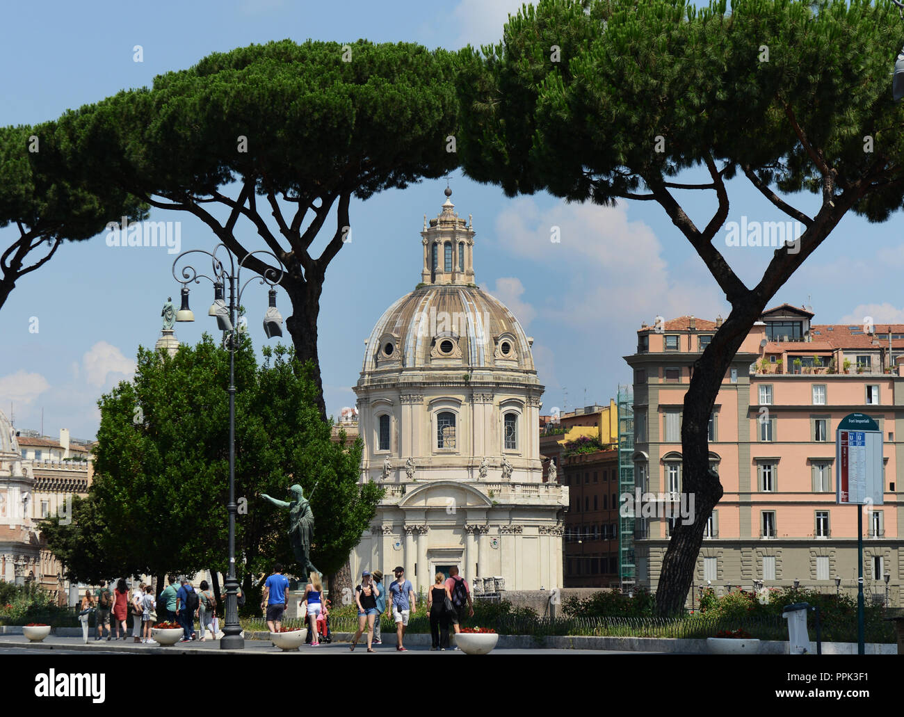 La Chiesa del Santissimo Nome di Maria al Foro Traiano a Roma. Foto Stock