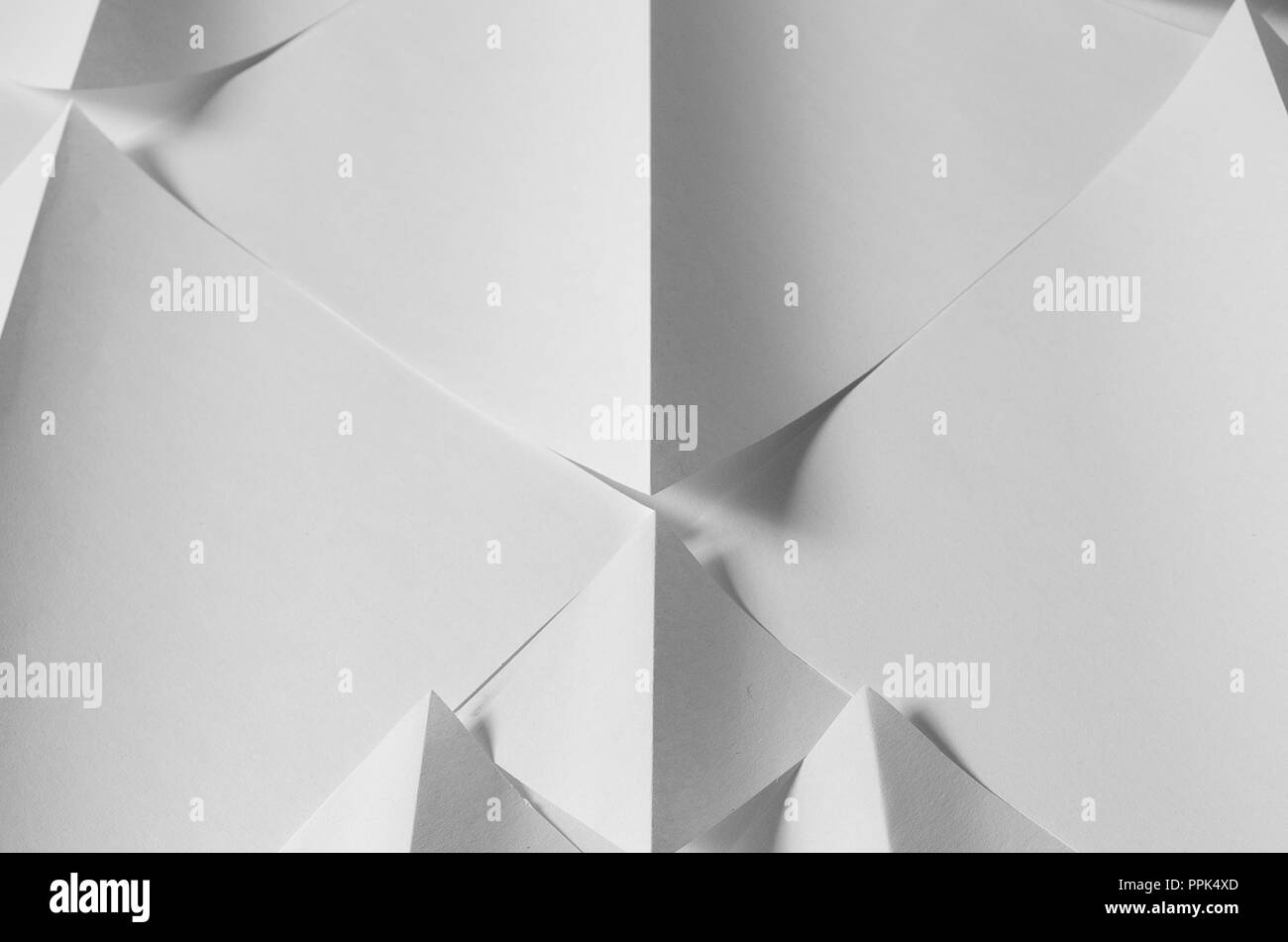 Bellissimo effetto tridimensionale che adorna i vostri testi in un elegante e splendido sfondo astratto. Tutti isolato su un fondo bianco e con d Foto Stock