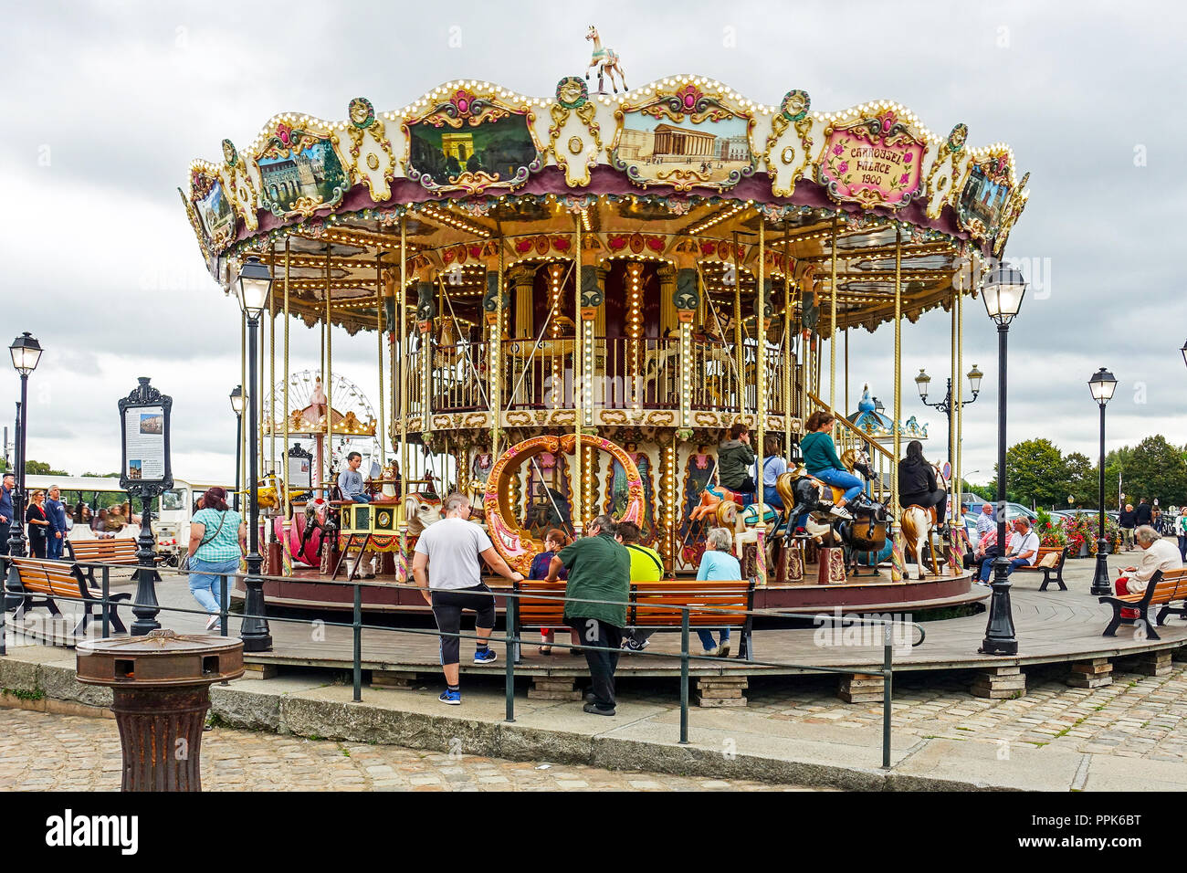 Antica giostra, Honfleur, Normandia Foto Stock