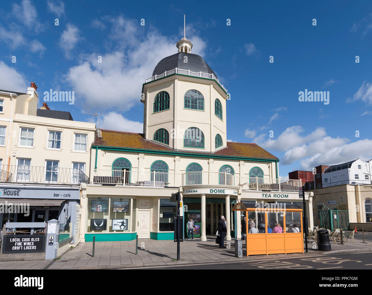 La cupola Cinema, un vecchio e storico del cinema britannico in Marine Parade in Worthing West Sussex, in Inghilterra, Regno Unito. Foto Stock