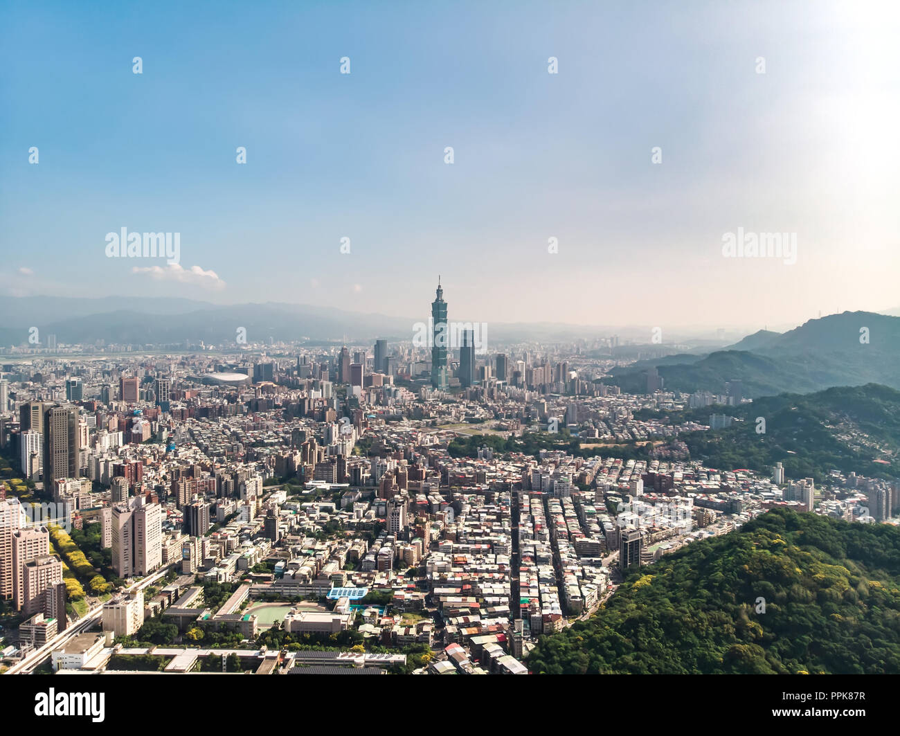 Skyline della città di Taipei nel centro cittadino di Taipei, Taiwan. Foto Stock