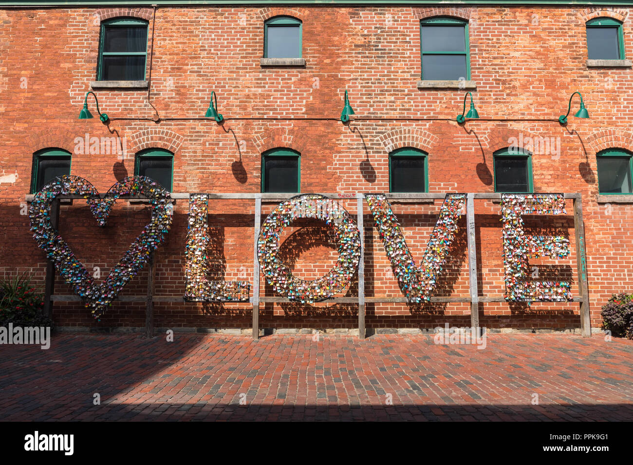 TORONTO, Canada - 18 settembre 2018: Distillery District (Ex Gooderham & mosto Distillery) - storico e intrattenimenti. Esso contiene num Foto Stock