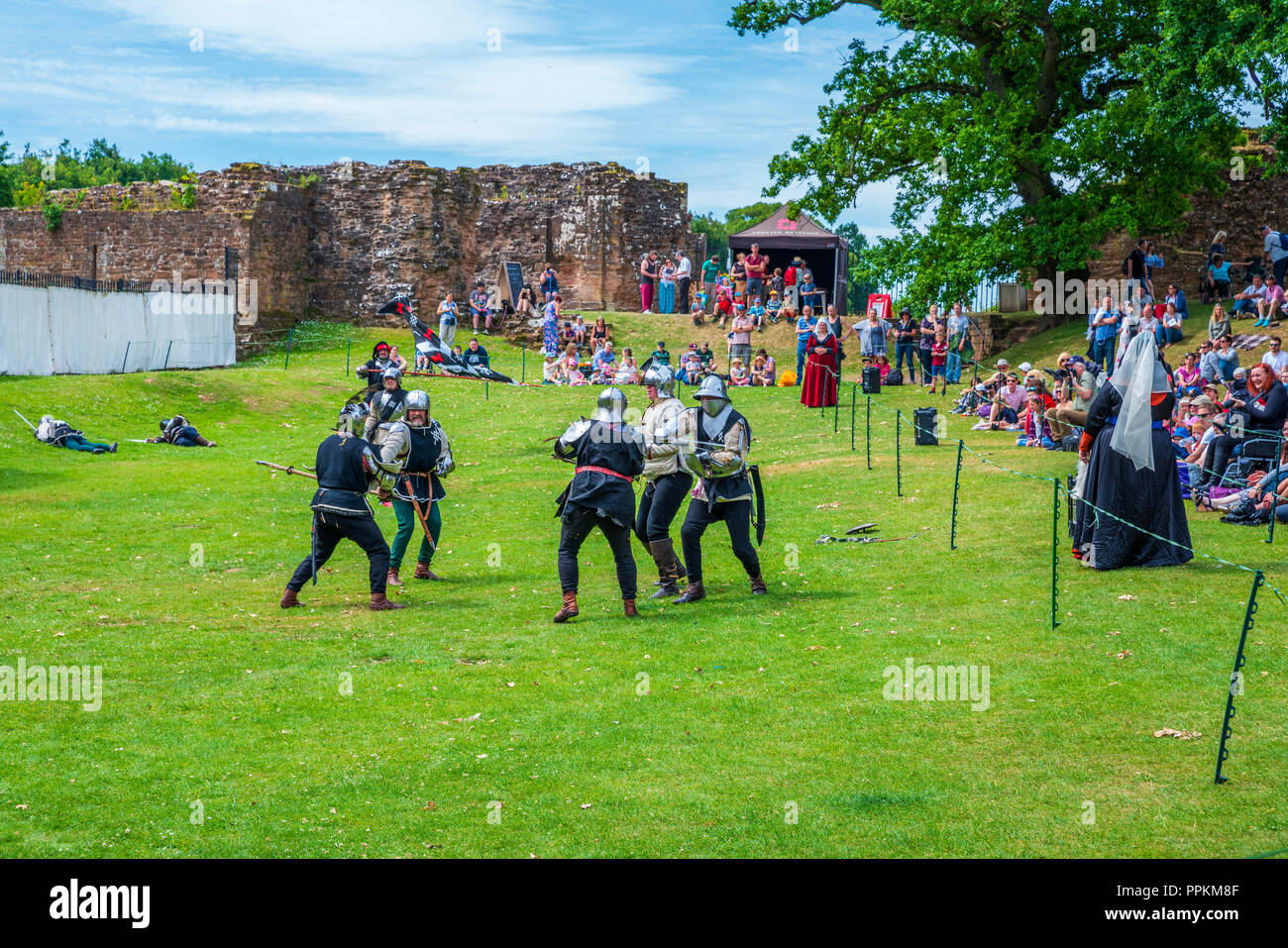 Grand giostra medievale nel Castello di Kenilworth, Warwickshire, West Midlands, England, Regno Unito, Europa Foto Stock