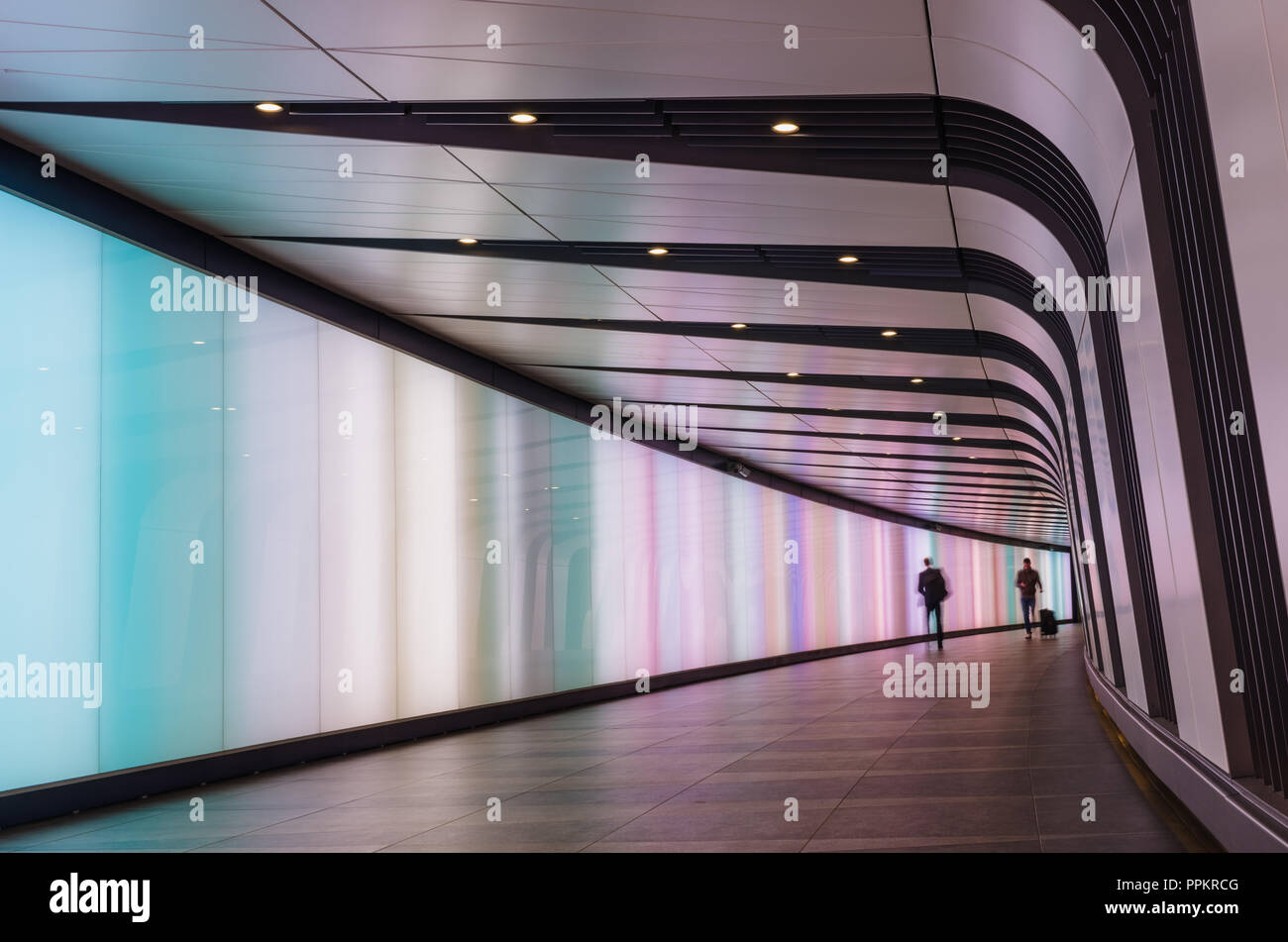 La King's Cross Tunnel di luce, Londra, Regno Unito. Foto Stock