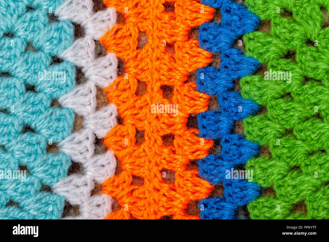 Dettaglio di una coperta di lana fatta con crochet Foto stock - Alamy