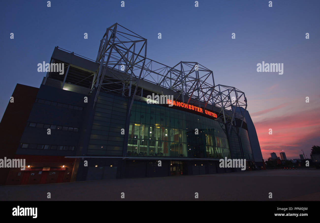 Tramonto su Old Trafford, Manchester United massa home Foto Stock