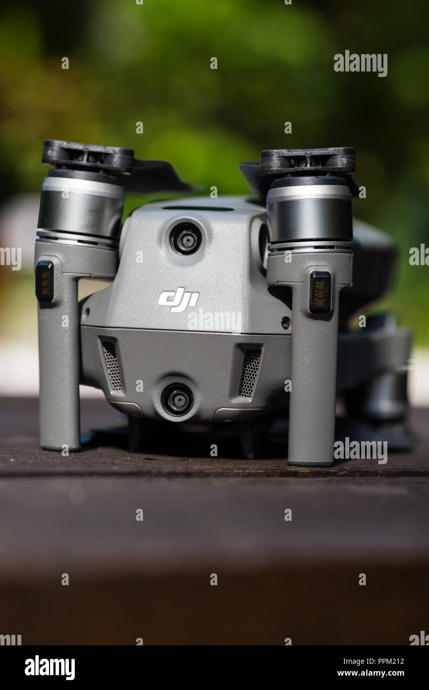 Una vista posteriore di una piegata mavic 2 pro drone da DJI Foto Stock