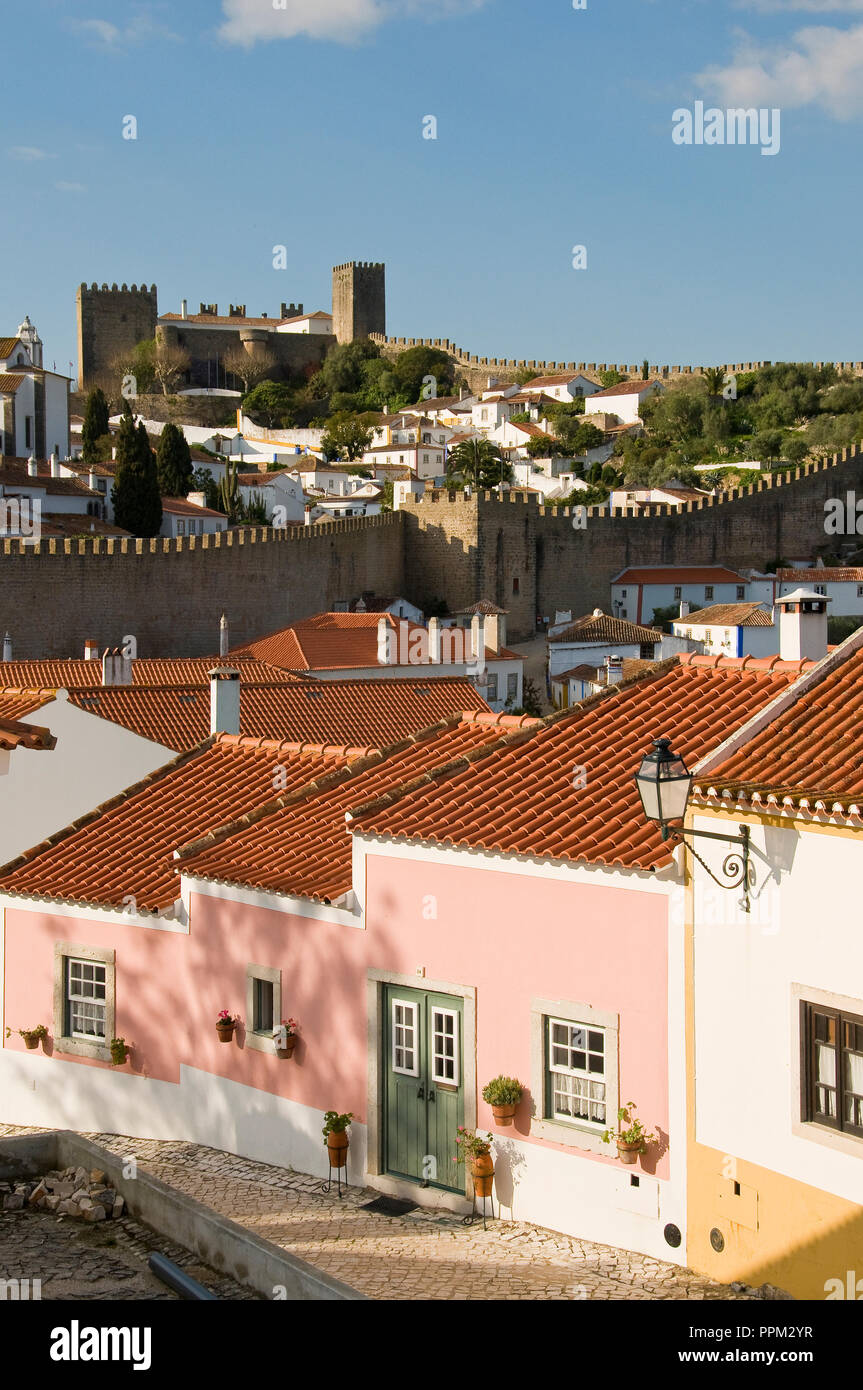 Óbidos, uno dei più pittoreschi borghi medievali in Portogallo, a partire dal XII secolo. Foto Stock