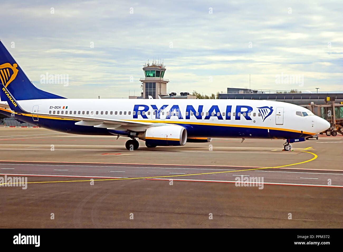 RIGA, Lettonia - 28 agosto 2018: Ryanair Boeing 737-8come aereo Aeroporto internazionale di Riga (RIX) Foto Stock