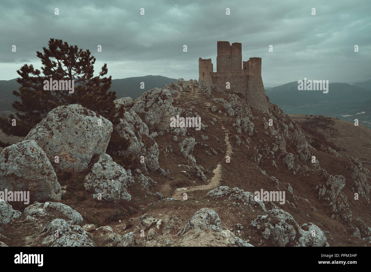 Il castello di Calascio in Abruzzo, Italia Foto Stock