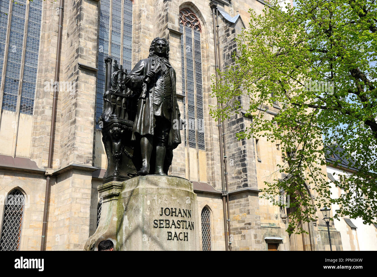Johann Sebastian Bach statua vicino Thomaskirche dove, nel 1723, fu nominato Cantor e direttore di musica. Leipzig, Germania Foto Stock