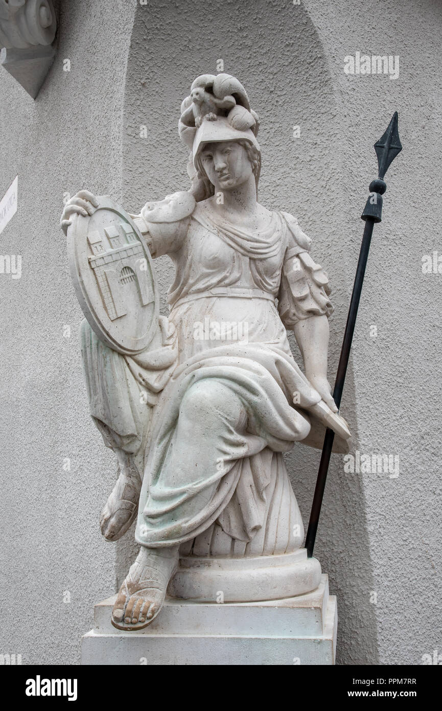 Pallas Athene statua sulla Collina del Castello a Budapest, Ungheria Foto Stock