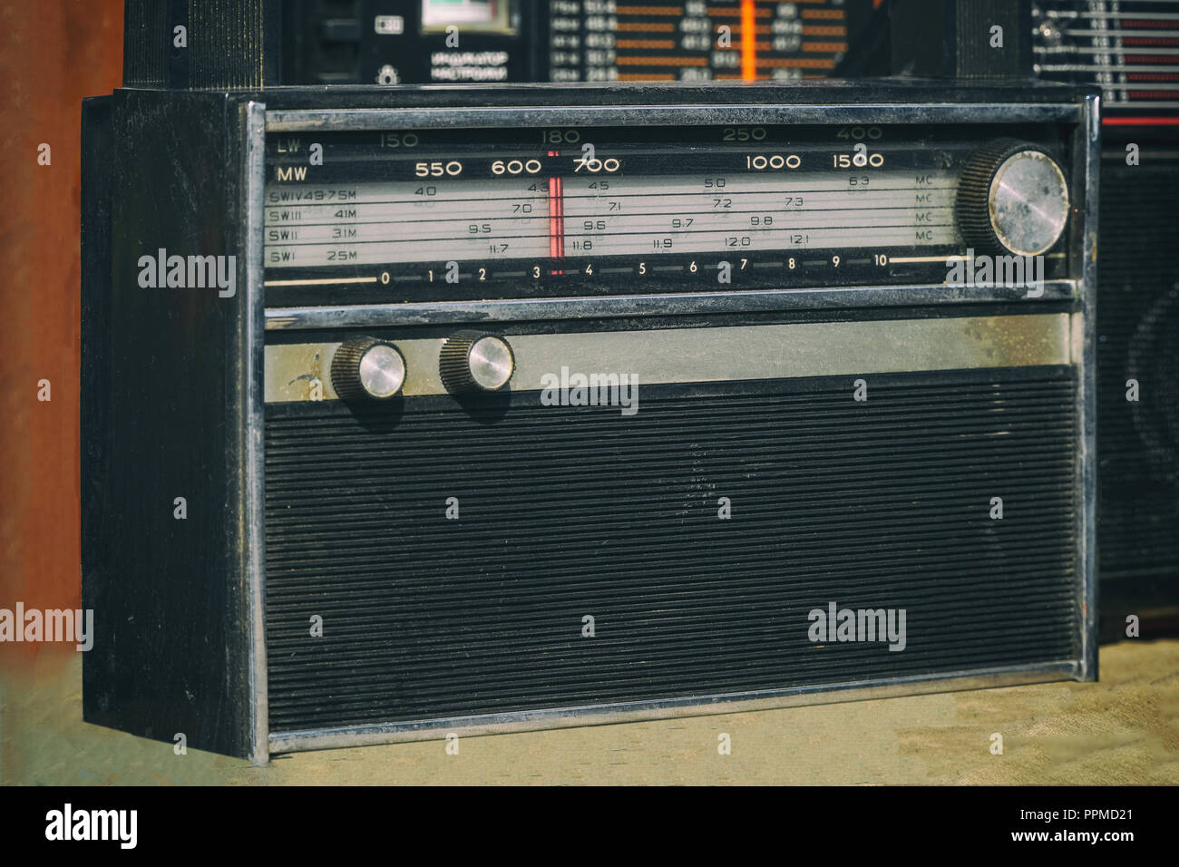 Vecchia radio con quadrante analogico scala Foto Stock