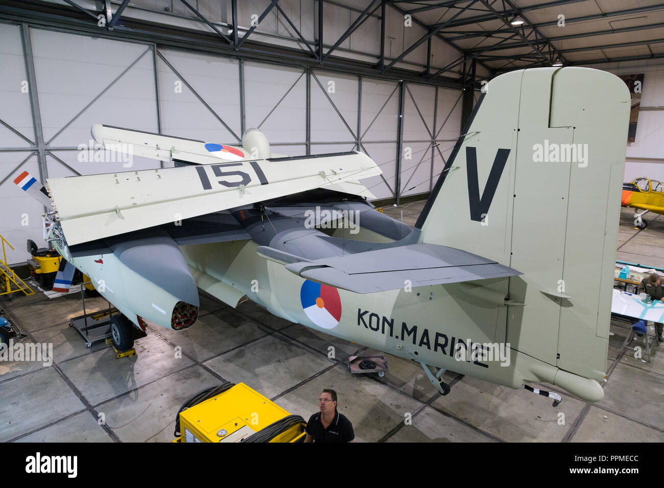 La marina olandese Grumman S2N Tracker sul display in Aviodrome Parco tematico dell'aviazione T2 Hangar. Foto Stock