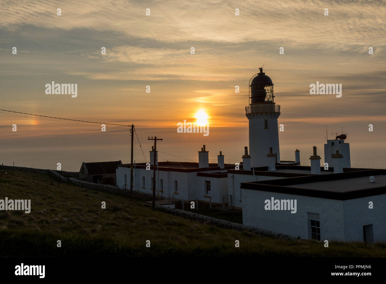 Nebliger Abend am Dunnett Liughthouse testa Foto Stock