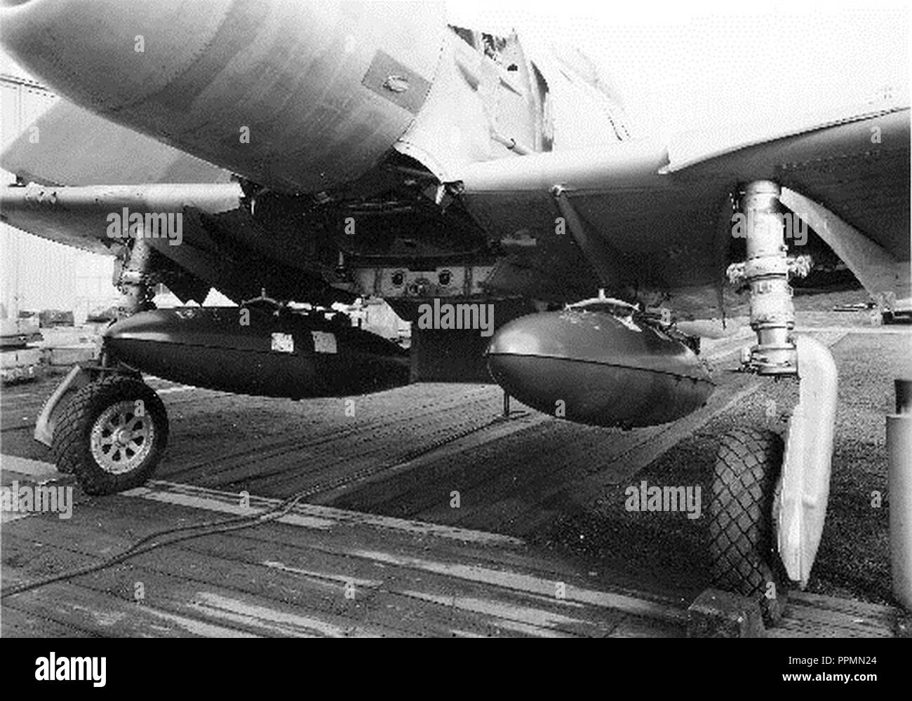 Boeing xf8B-1 serbatoi di caduta. Foto Stock