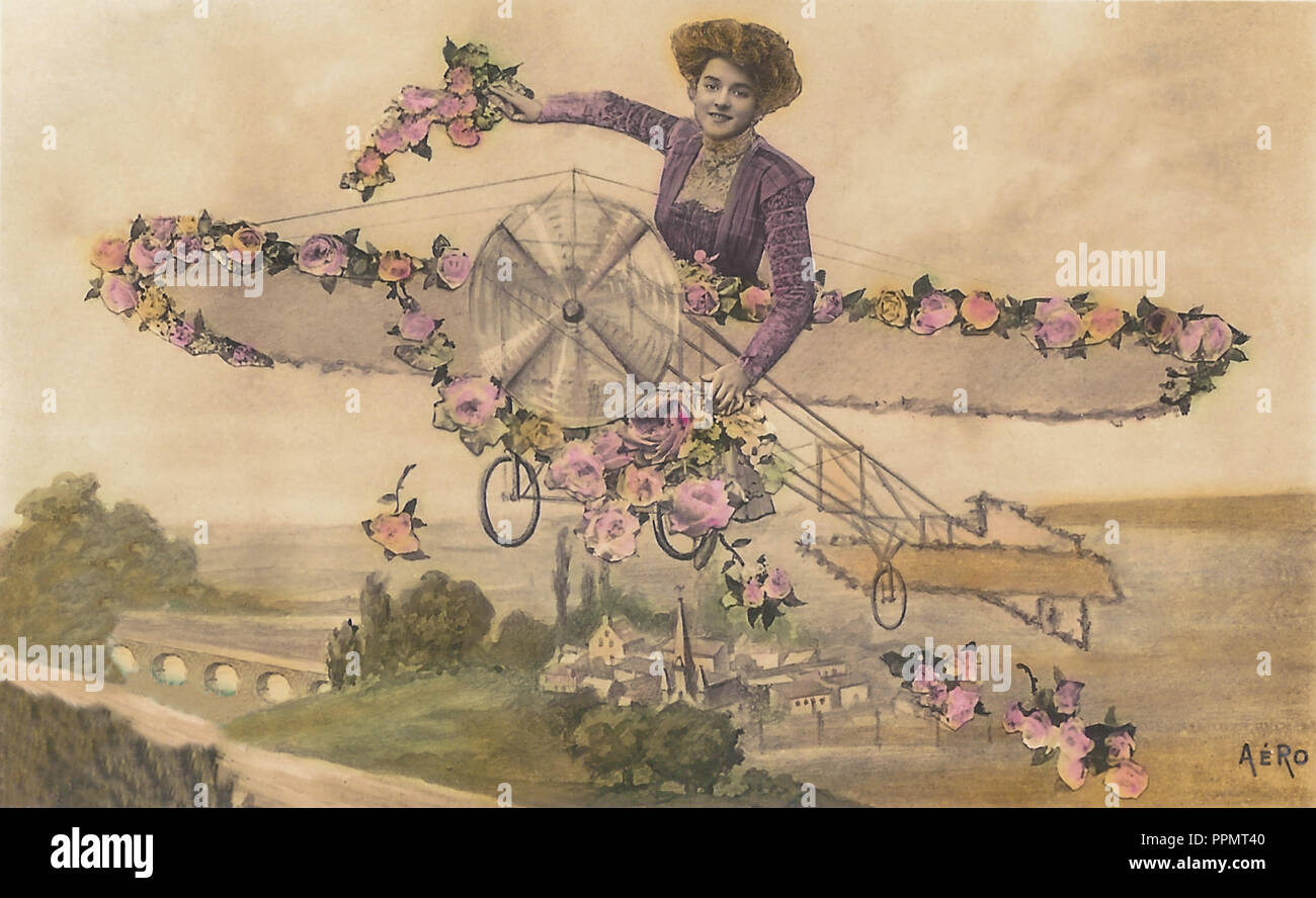 Francese cartolina Vintage di una donna volare un piccolo aereo, decorate con splendidi fiori. Foto Stock