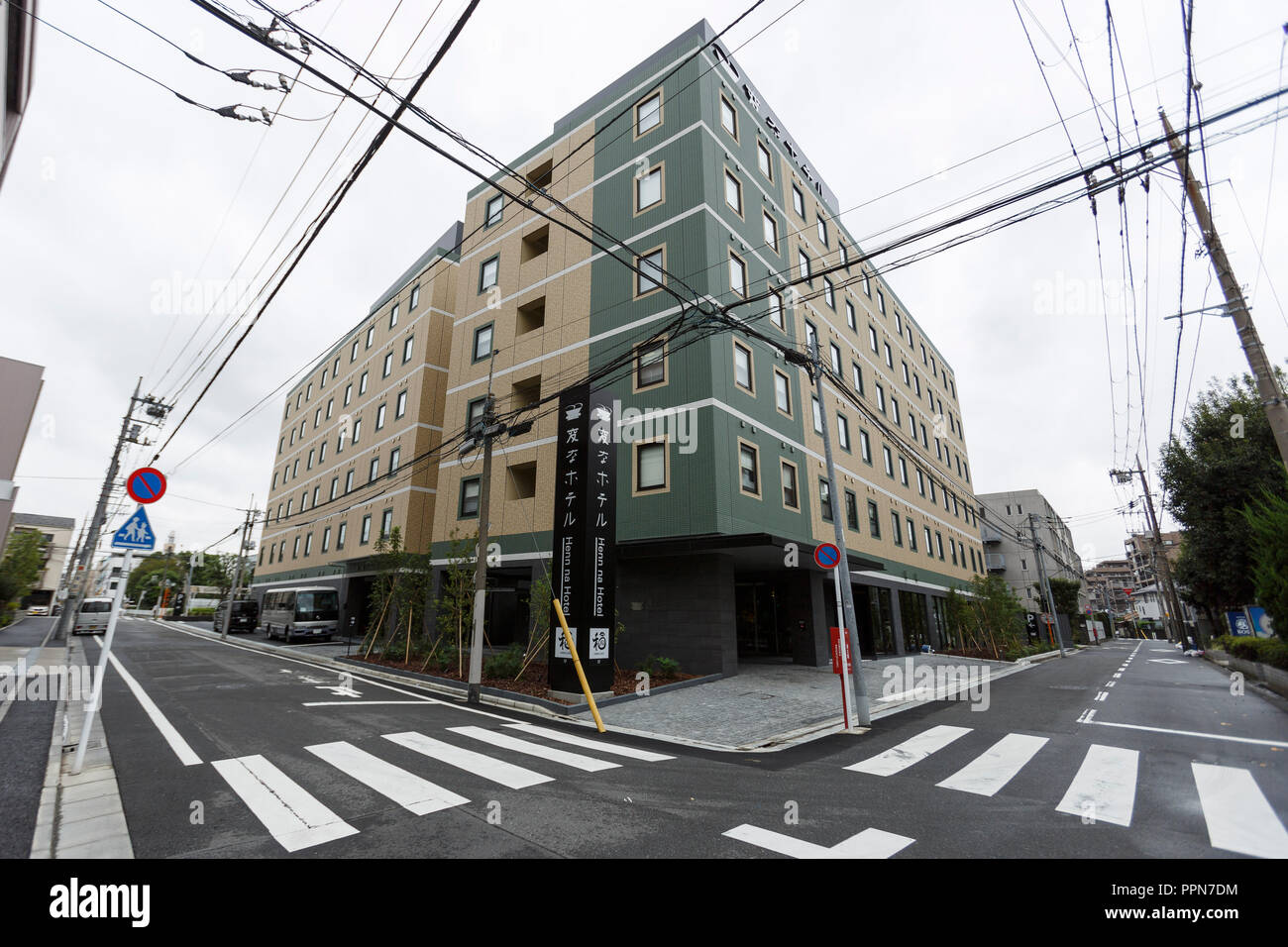 Tokyo, Giappone. Il 27 settembre 2018. Una vista generale di Henn-na Hotel Haneda il 27 settembre 2018, Tokyo, Giappone. La nuova filiale di Henn-na Hotel, che si traduce letteralmente come ''weird hotel, '' si trova vicino alla stazione di Otorii, sei minuti da Haneda International Airport. Robot personale dell'hotel sono programmati per assistere gli ospiti in inglese, cinese, coreano e giapponese. ologia. Credito: Aflo Co. Ltd./Alamy Live News Foto Stock