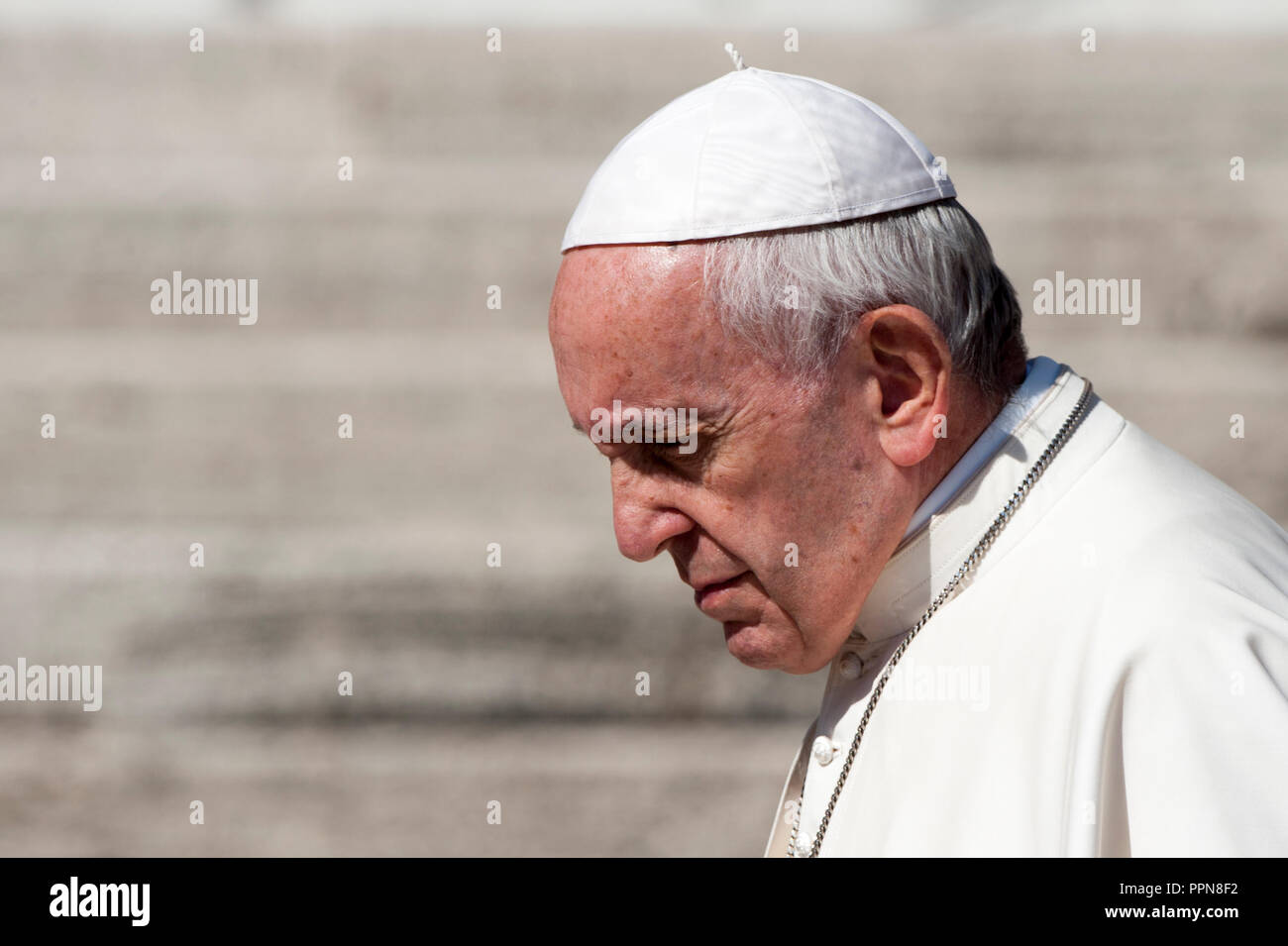 NO FRANCIA - NO SVIZZERA: 26 Settembre 2018 : il Papa Francesco, lascia l udienza generale del mercoledì in Piazza San Pietro in Vaticano. 26 settembre 2018 : Papa Francesco, lascia l'udienza generale del mercoledí¬ in Piazza San Pietro in Vaticano. Foto Stock