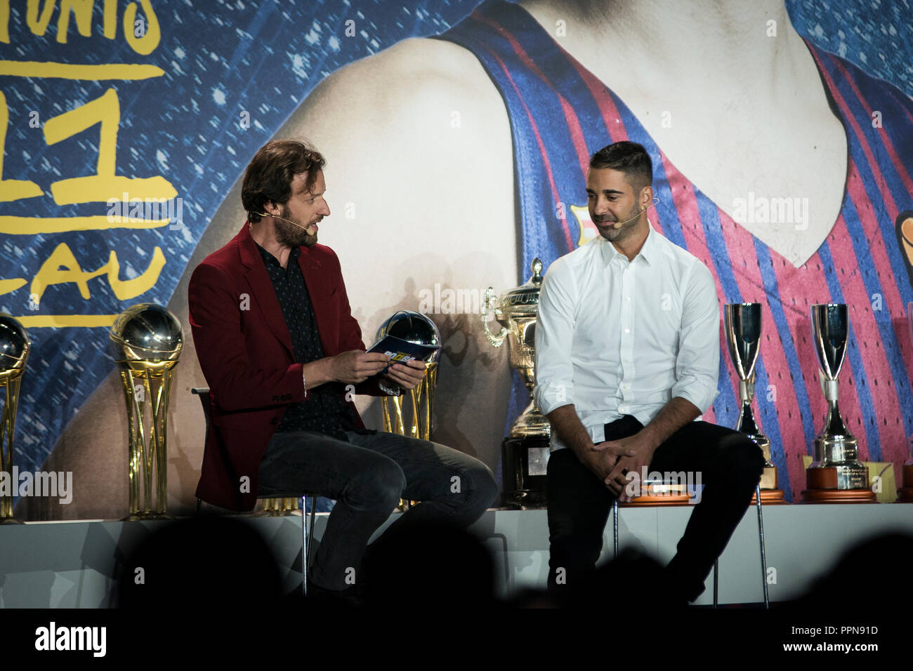 25 settembre 2018, Barcellona, Spagna; Juan Carlos Navarro omaggio; conduttore del tributo Edu Soto con Juan Carlos Navarro Foto Stock