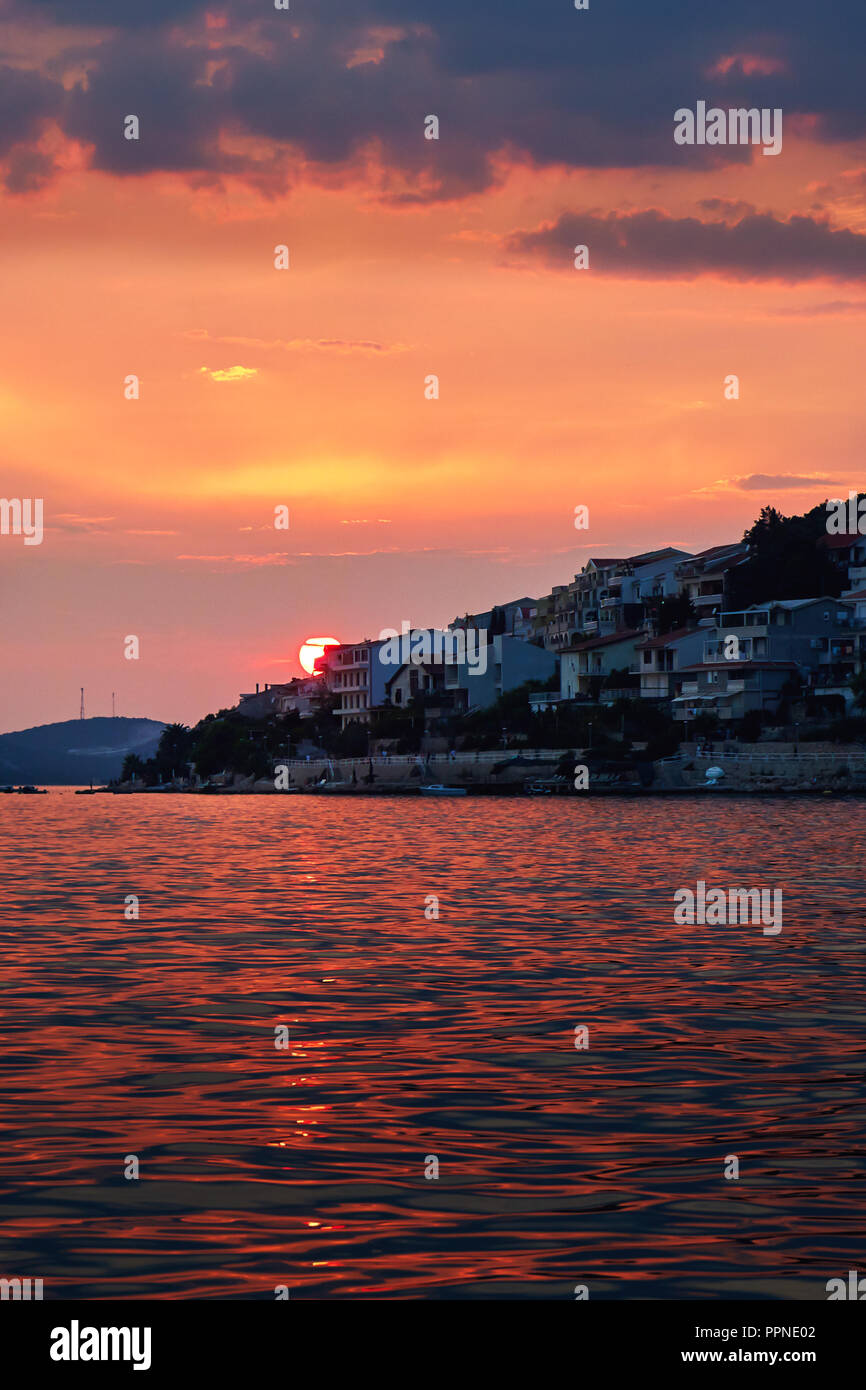 Bel tramonto sulla costa di Neum, Bosnia Erzegovina Foto Stock