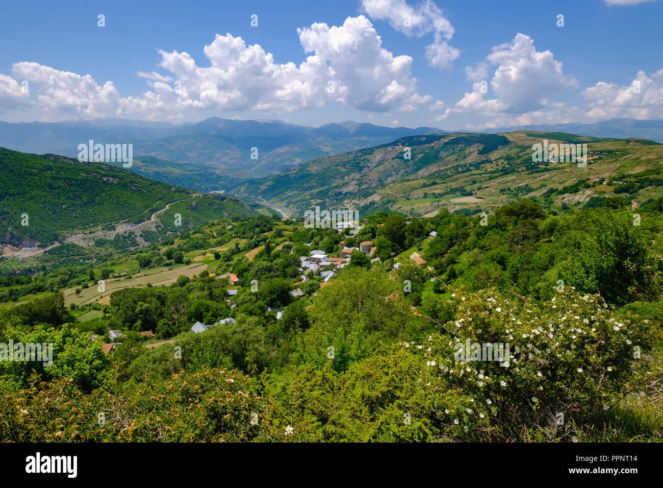 Villaggio Ceren, Korab-Koritnik natura park Park, Nord di Peshkopia, Qark Dibra, Albania Foto Stock