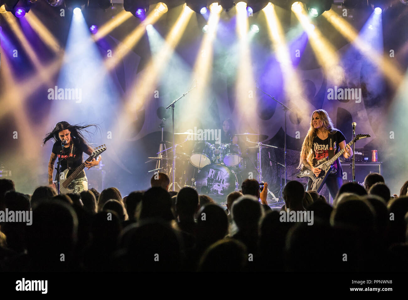 Il brasiliano thrash metal band nervosa vivono in Schüür, Lucerna, Svizzera Foto Stock