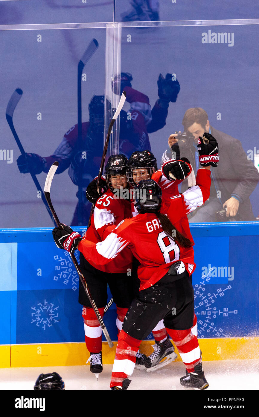 Swiss team festeggia al femminile di Hockey su Ghiaccio Turno preliminare - Gruppo B gioco tra la Svizzera e la Corea (combinato) presso i Giochi Olimpici Invernali Foto Stock