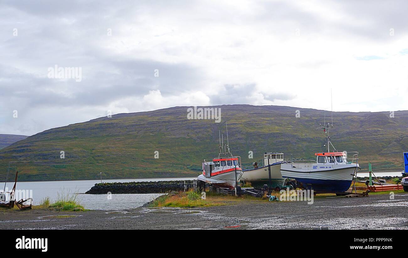 Barche da pesca a dockside in Tálknafjörður, Islanda Foto Stock