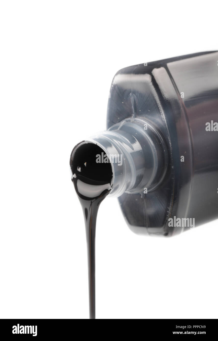 Versando la vernice dalla tavolozza CMYK isolati su sfondo bianco Foto Stock