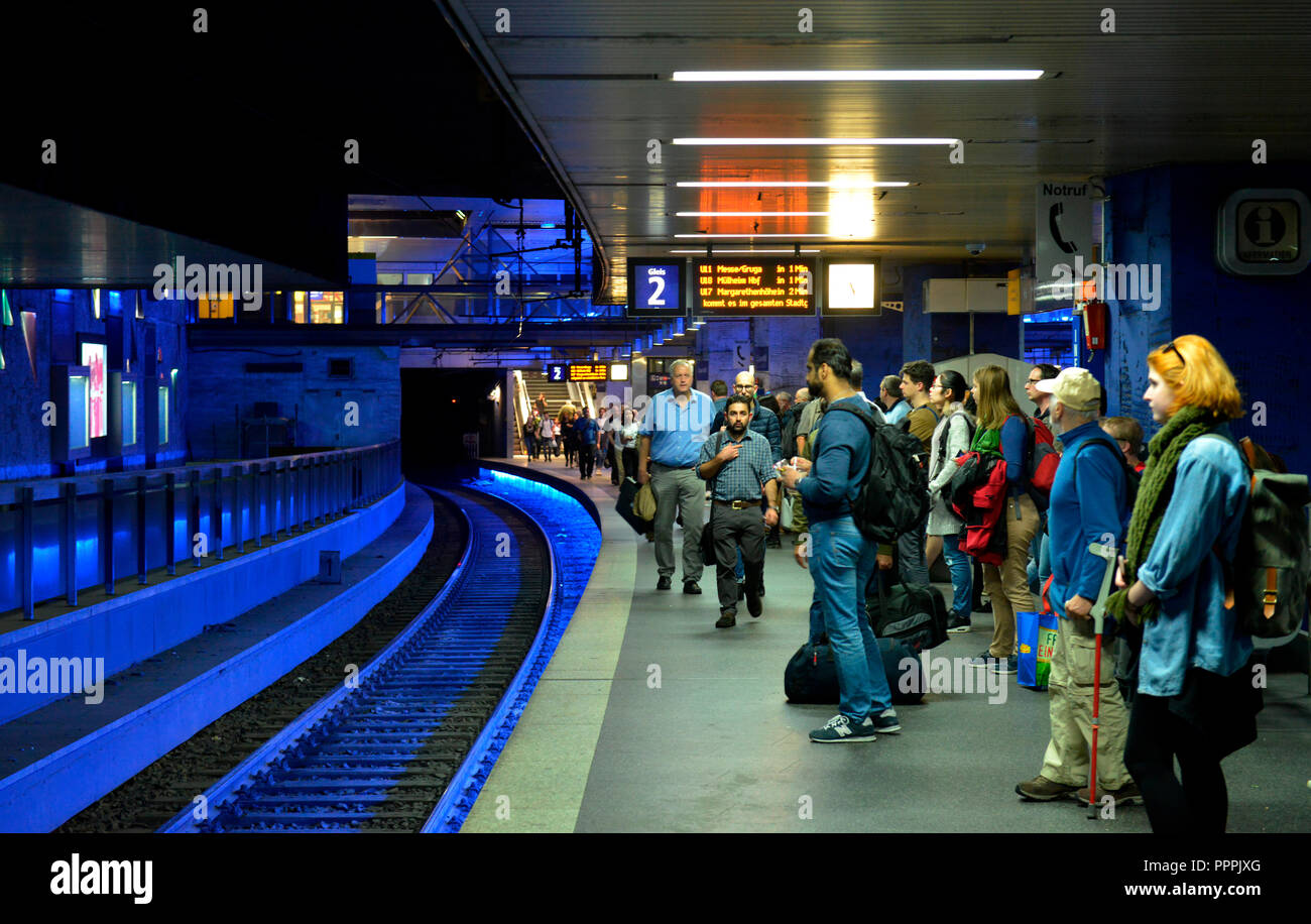 U-Bahnhof, Hauptbahnhof, Essen, Nordrhein-Westfalen, Deutschland Foto Stock