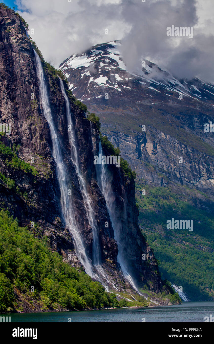 Sette sorelle, Cascata Geiranger Fjord, More og Romsdal, Norvegia Foto Stock