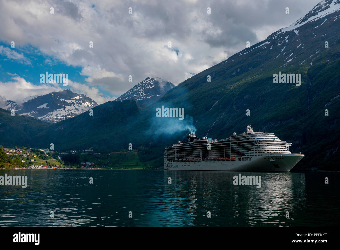 La nave di crociera, Geiranger Fjord, More og Romsdal, Norvegia Foto Stock