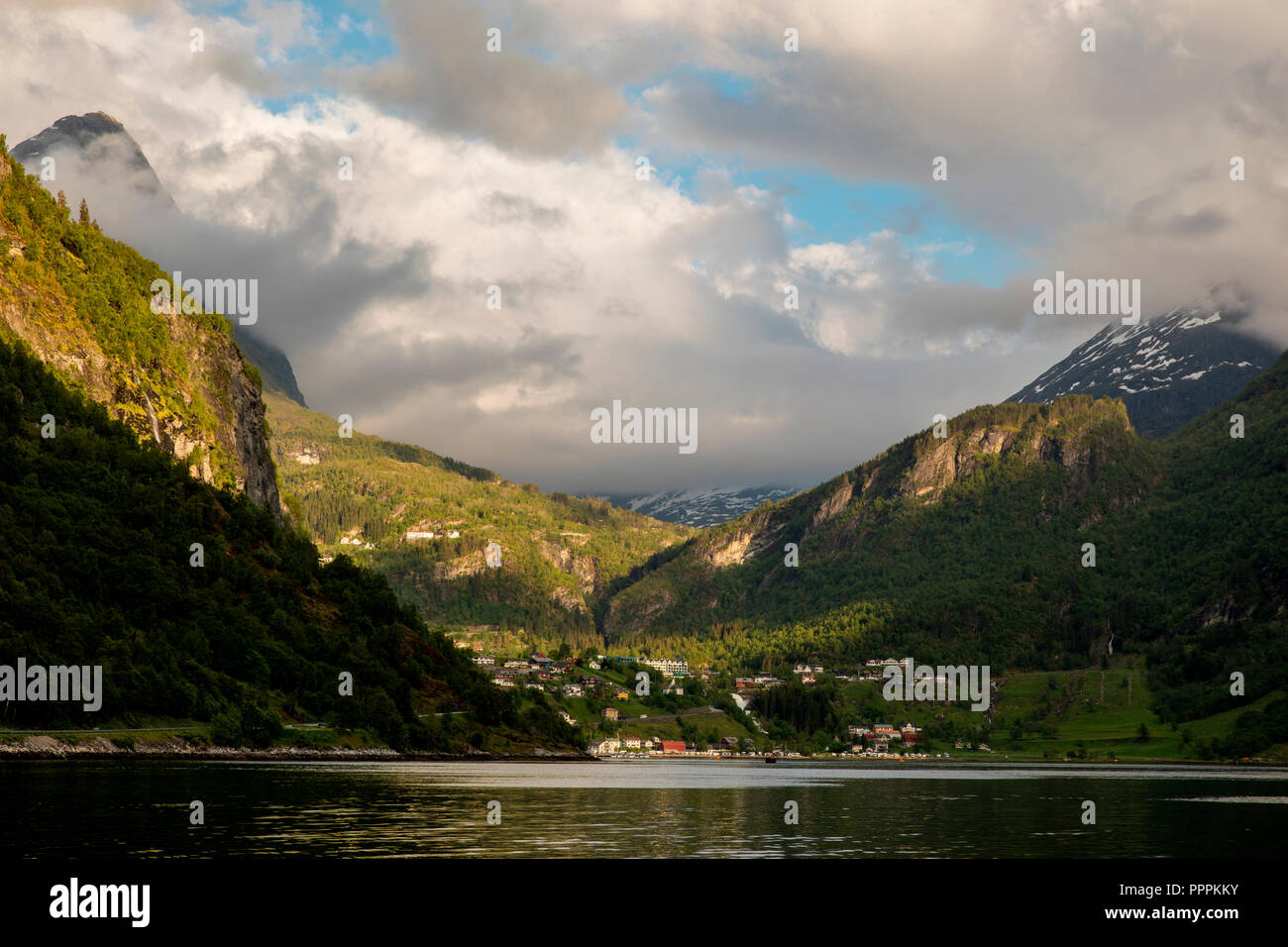 Tramonto, Geiranger, Geiranger Fjord, More og Romsdal, Norvegia Foto Stock