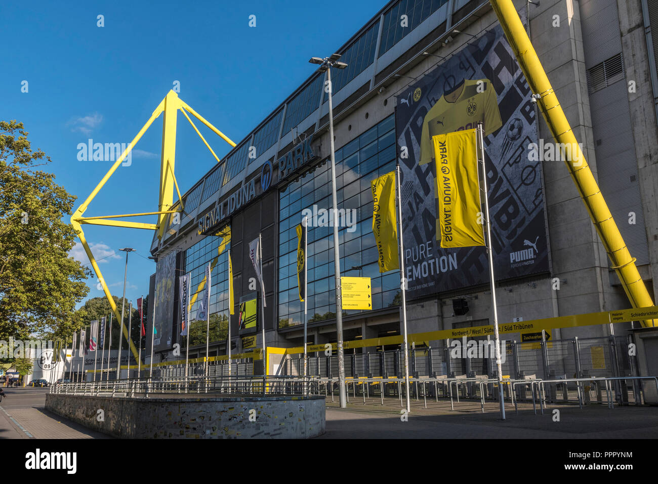 Signal Iduna Park, Stadio di calcio, BVB, Dortmund, distretto della Ruhr, Nord Reno-Westfalia, Germania Foto Stock