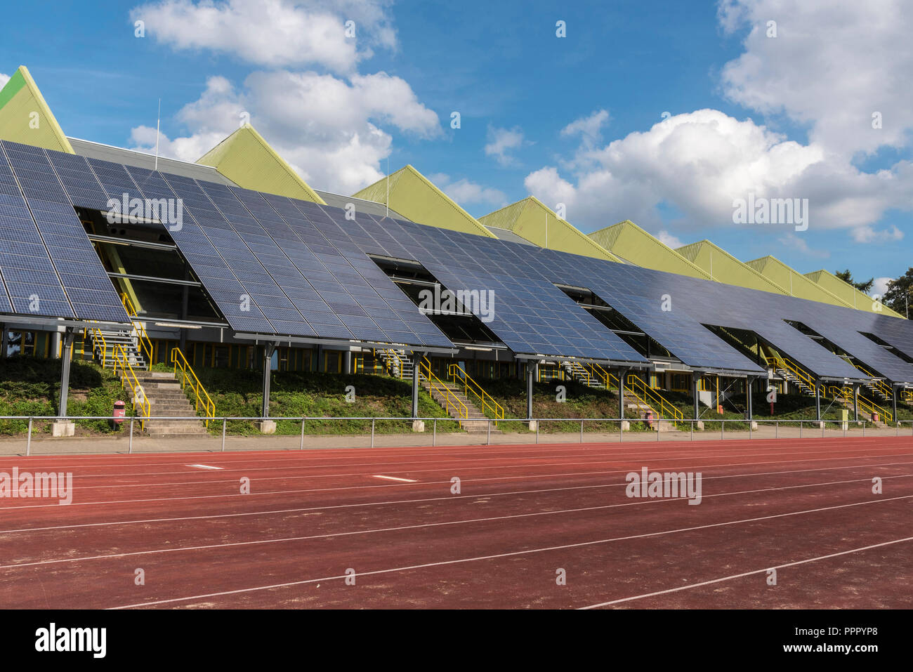 Impianto fotovoltaico, palestra, area Sport, sportivo, Helmut-Koernig-Halle, Dortmund, distretto della Ruhr, Germania, Helmut-Körnig-Halle Foto Stock