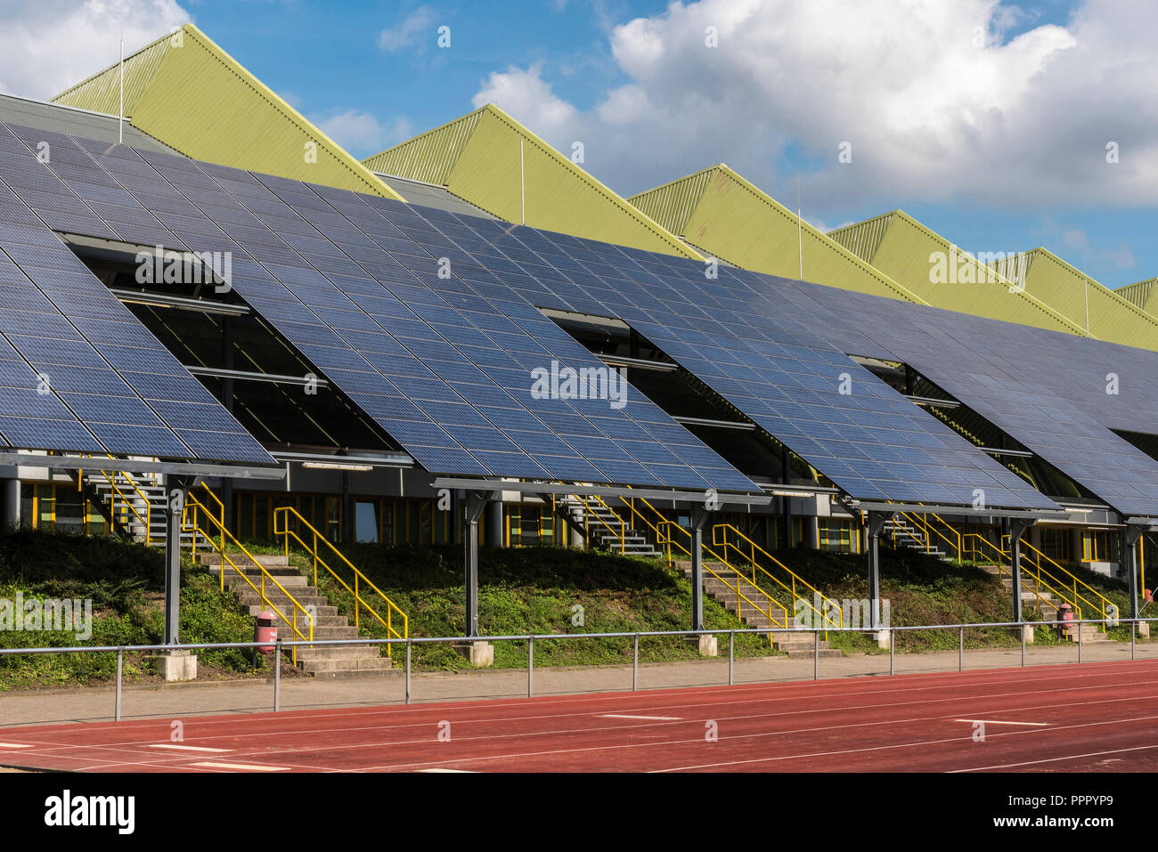 Impianto fotovoltaico, palestra, area Sport, sportivo, Helmut-Koernig-Halle, Dortmund, distretto della Ruhr, Germania, Helmut-Körnig-Halle Foto Stock