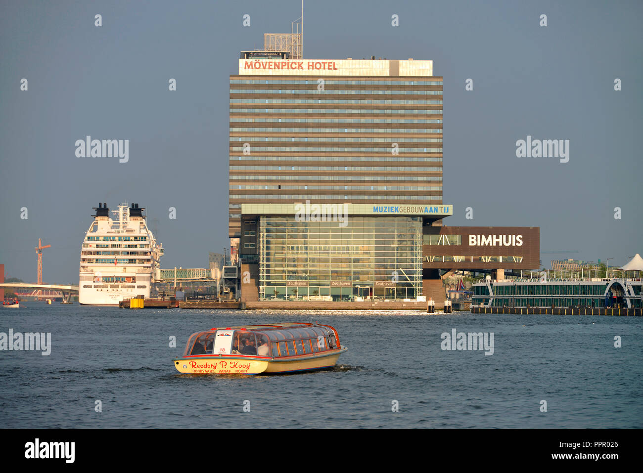 Moevenpick Hotel, Konzertsaal Muziekgebouw aan 't IJ, Piet Heinkade, Amsterdam, Niederlande, M÷venpick Hotel Foto Stock