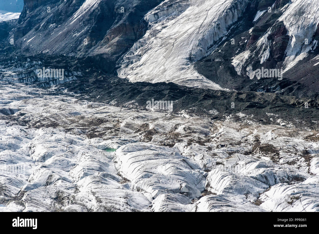 Veduta aerea del centro di Tian Shan Mountain Range, la frontiera del Kirghizistan e Cina e Kirghizistan Foto Stock