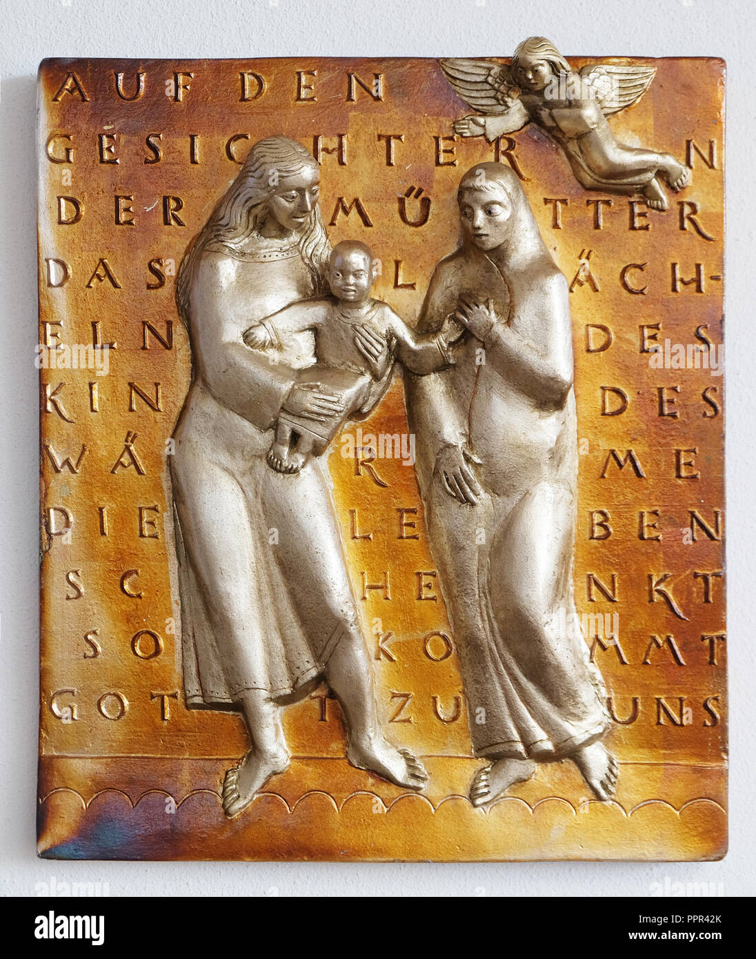 Santa Famiglia di rilievo nella chiesa di San Bartolomeo di Leutershausen, Germania Foto Stock