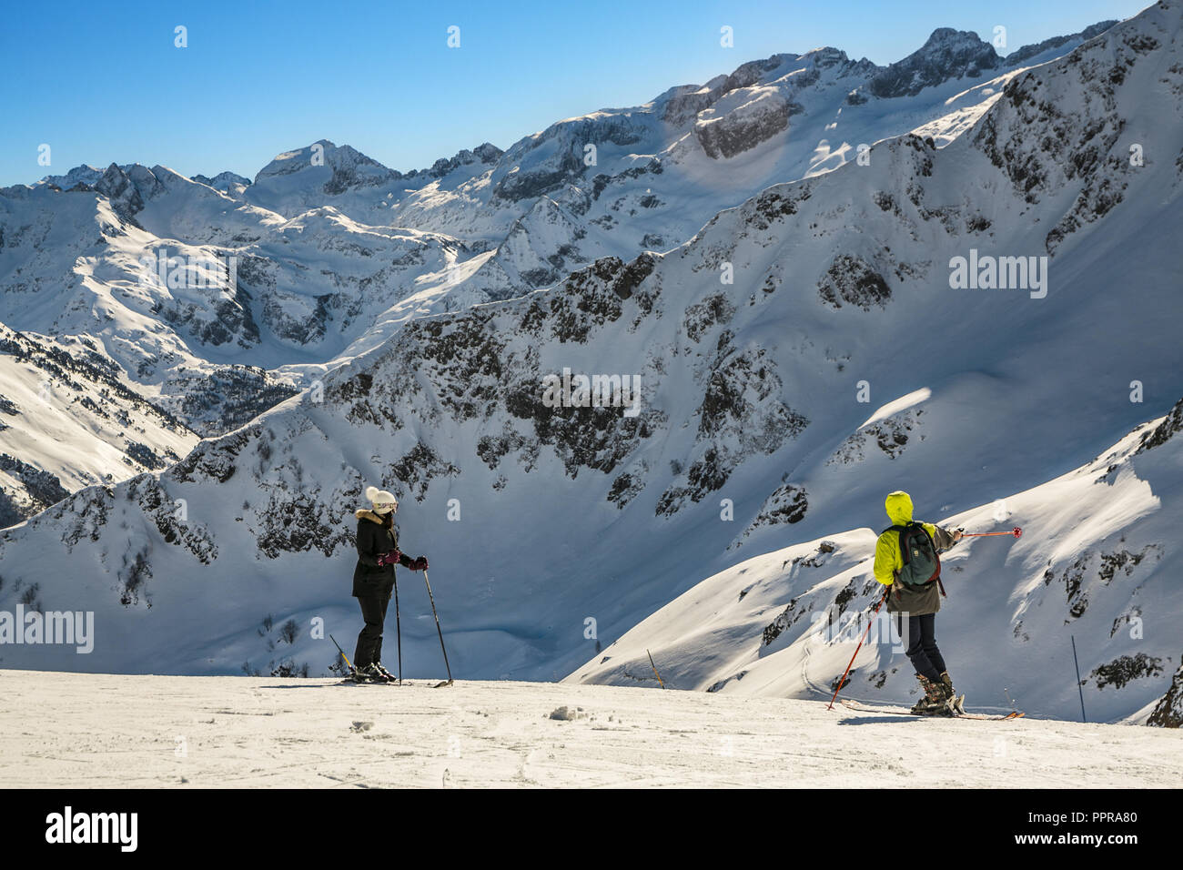 Luchon- Superbagneres ski resort. Bagneres de Luchon. Haute-Garonne. Midi Pirenei. La Francia. Foto Stock