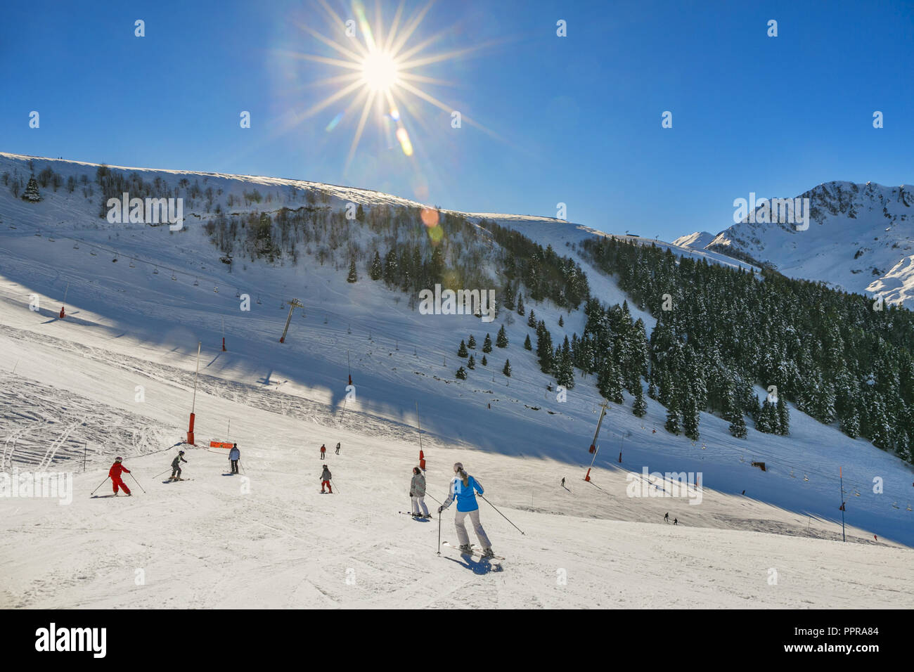 Luchon- Superbagneres ski resort. Bagneres de Luchon. Haute-Garonne. Midi Pirenei. La Francia. Foto Stock