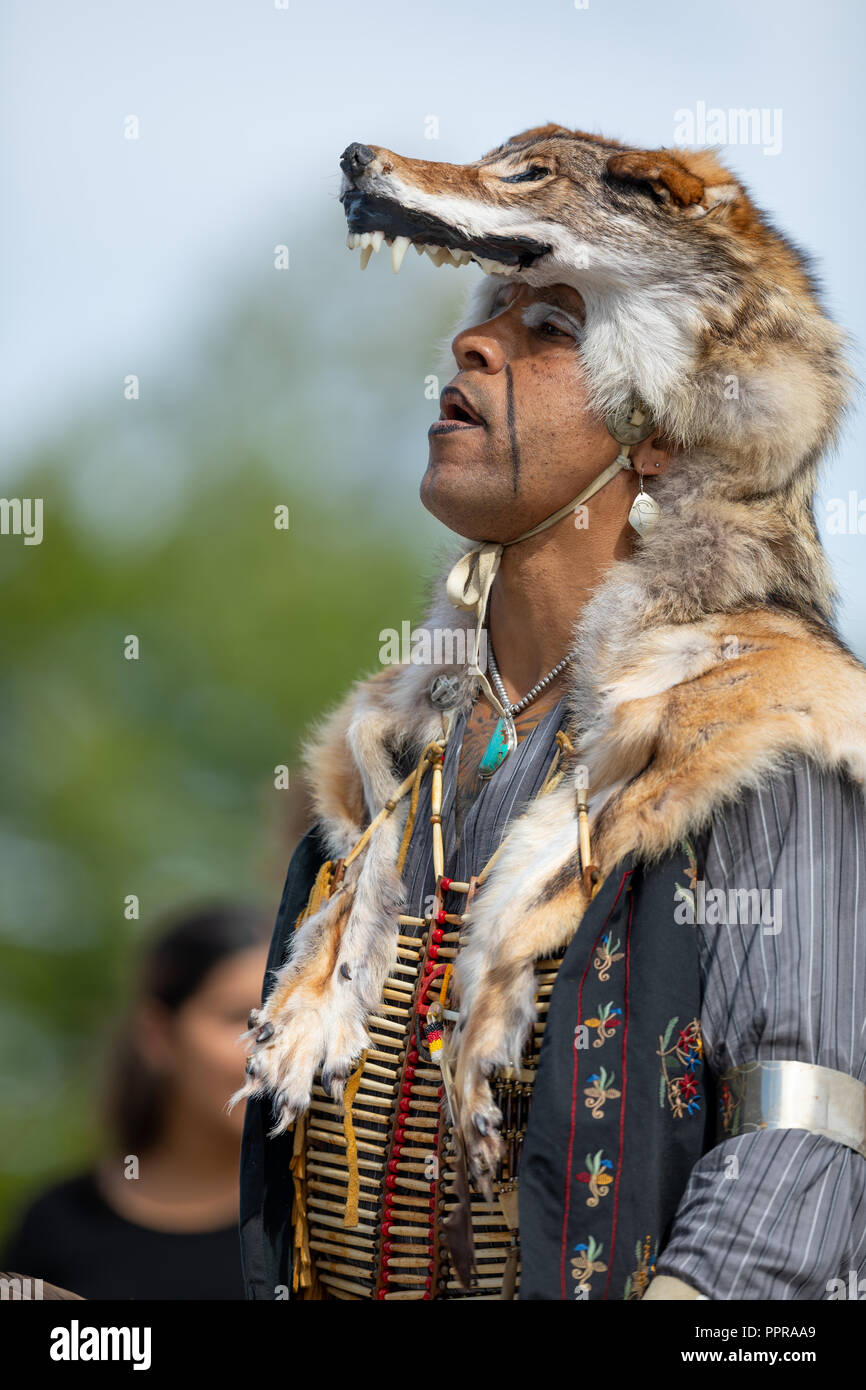 Abbigliamento nativo americano immagini e fotografie stock ad alta  risoluzione - Alamy