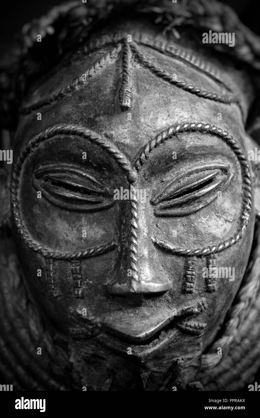 Africana tradizionale maschera tribale. Foto Stock